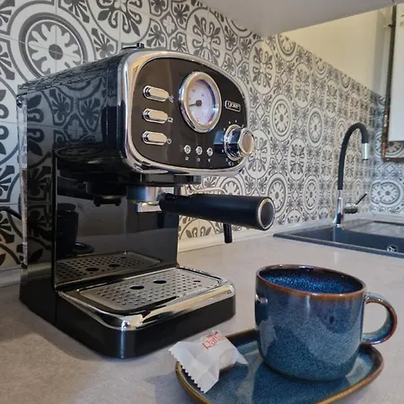 Karolina Ul. Lipowa 2/29, 58-530 *