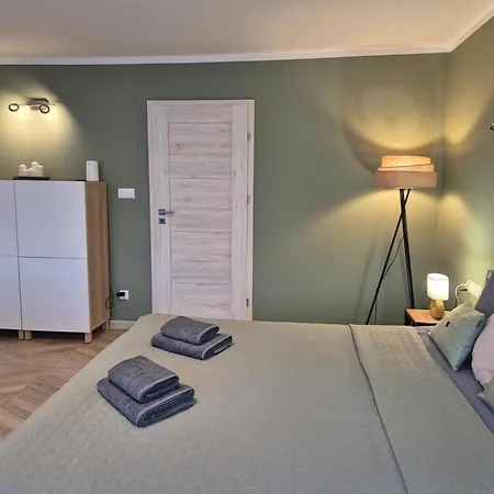 Karolina Ul. Lipowa 2/29, 58-530 * Kowary