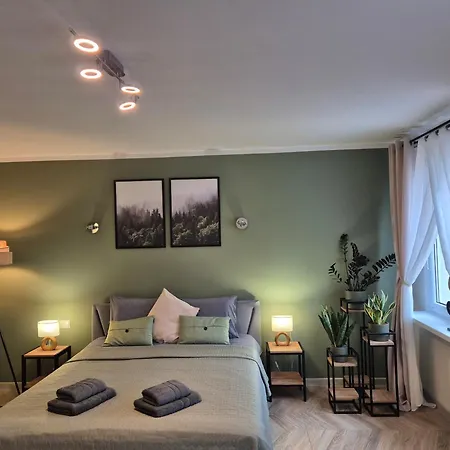 Karolina Ul. Lipowa 2/29, 58-530 *