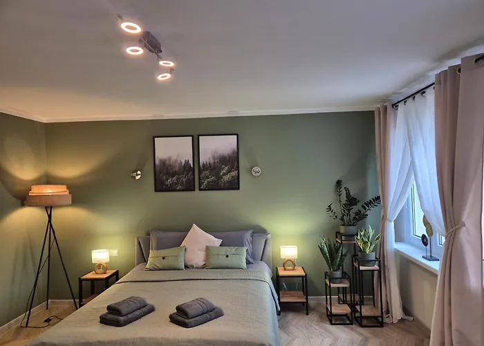 Karolina Ul. Lipowa 2/29, 58-530 *